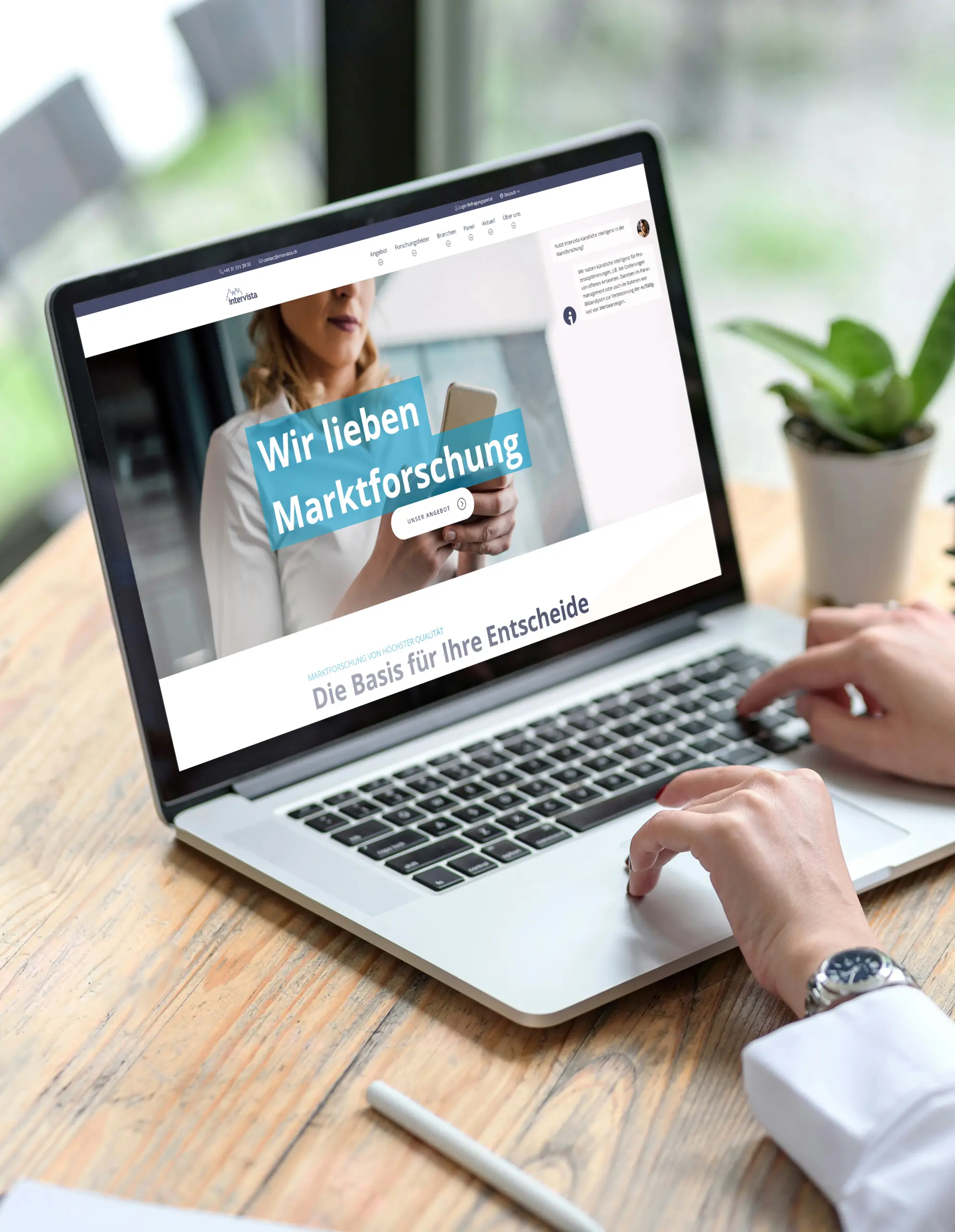 Mockup Intervista Laptop